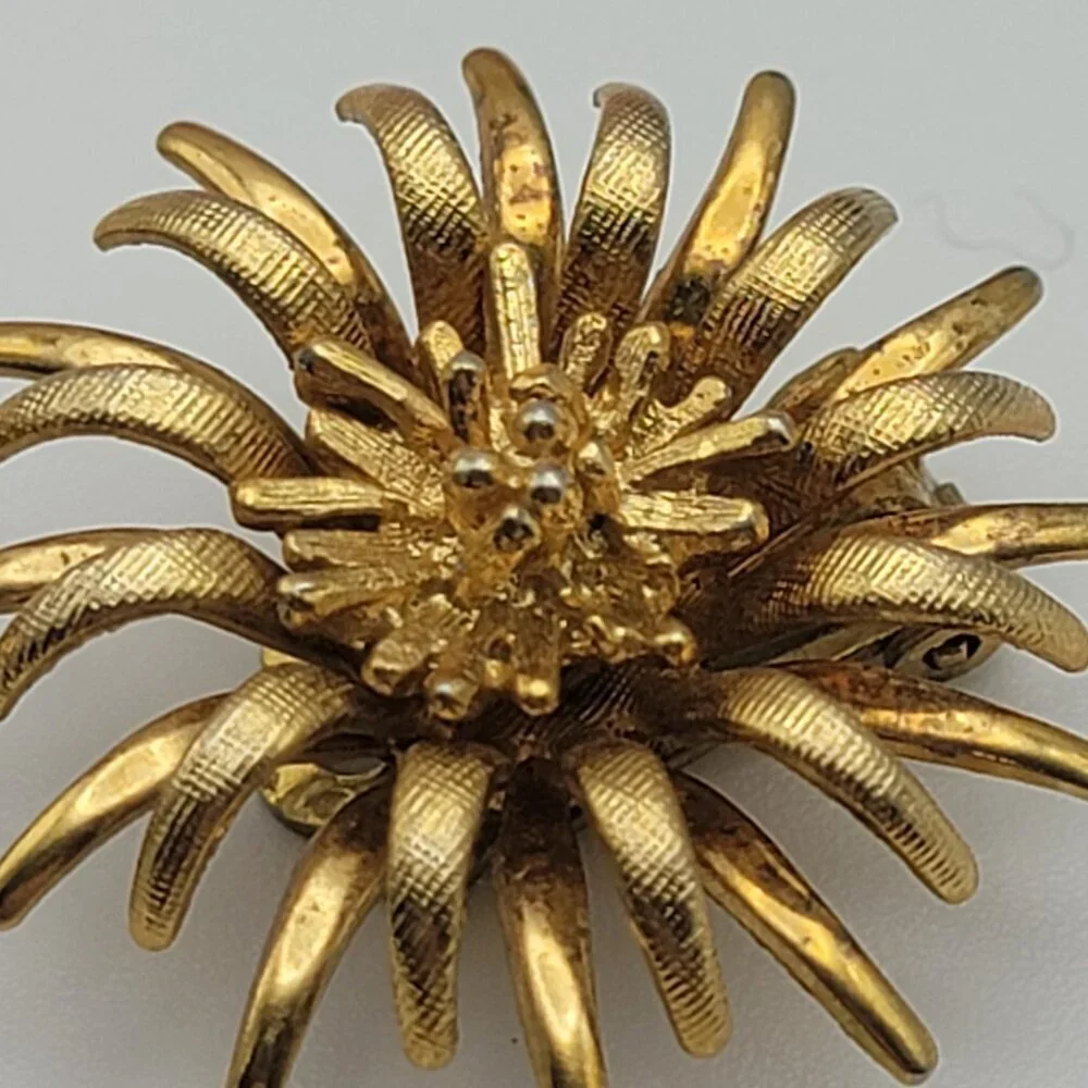 Vintage Signed Coro Gold Tone Flower Burst Stud Earrings 31mm Clip-On